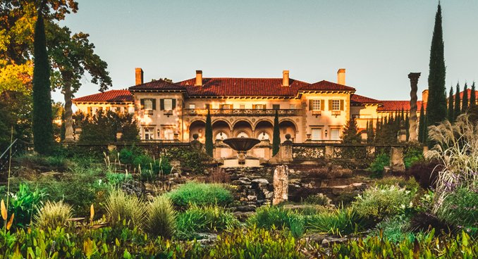 Elegance and Atmosphere at Historic Estates - Small Market Meetings